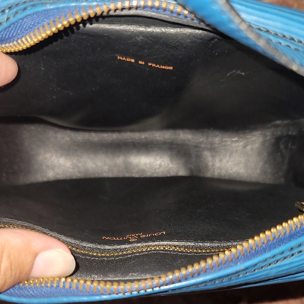Louis Vuitton Jeune Fille Toledo Blue Epi Leather Bag - Picture 12 of 16